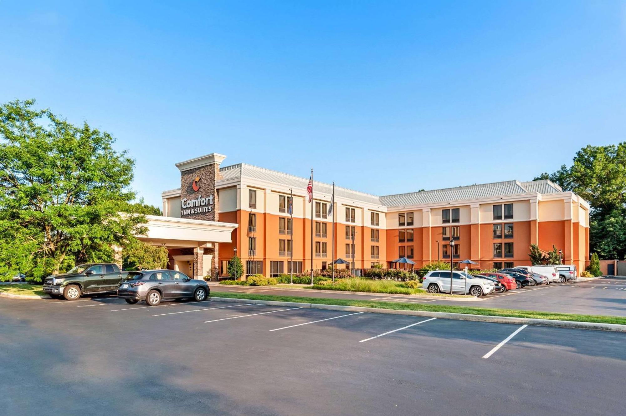 Comfort Inn & Suites Newark - Wilmington Exterior photo